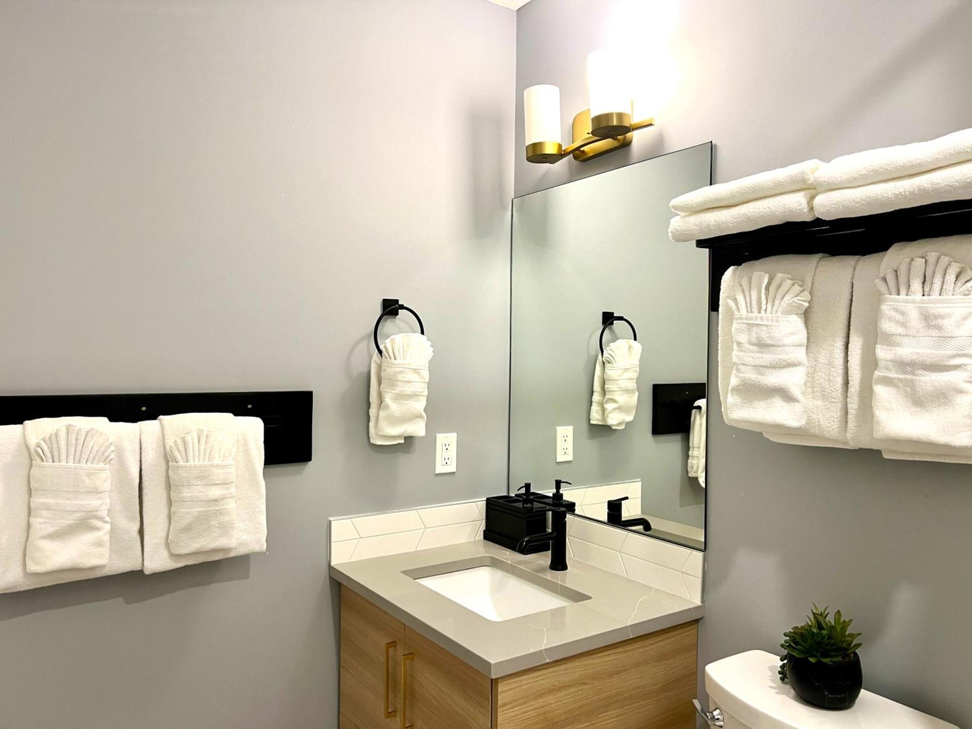קאנמור Brand New 2Br Condo With Outdoor Swimming Pool And Hot Tub מראה חיצוני תמונה